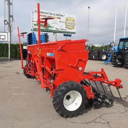 Semanatoare universala de plante paioase Bufer 4 m, fara fertilizare, dublu disc 32 randuri, cu roti de tasare, eradicator urma, scormonitori, sistem de cantarire si extensie buncar